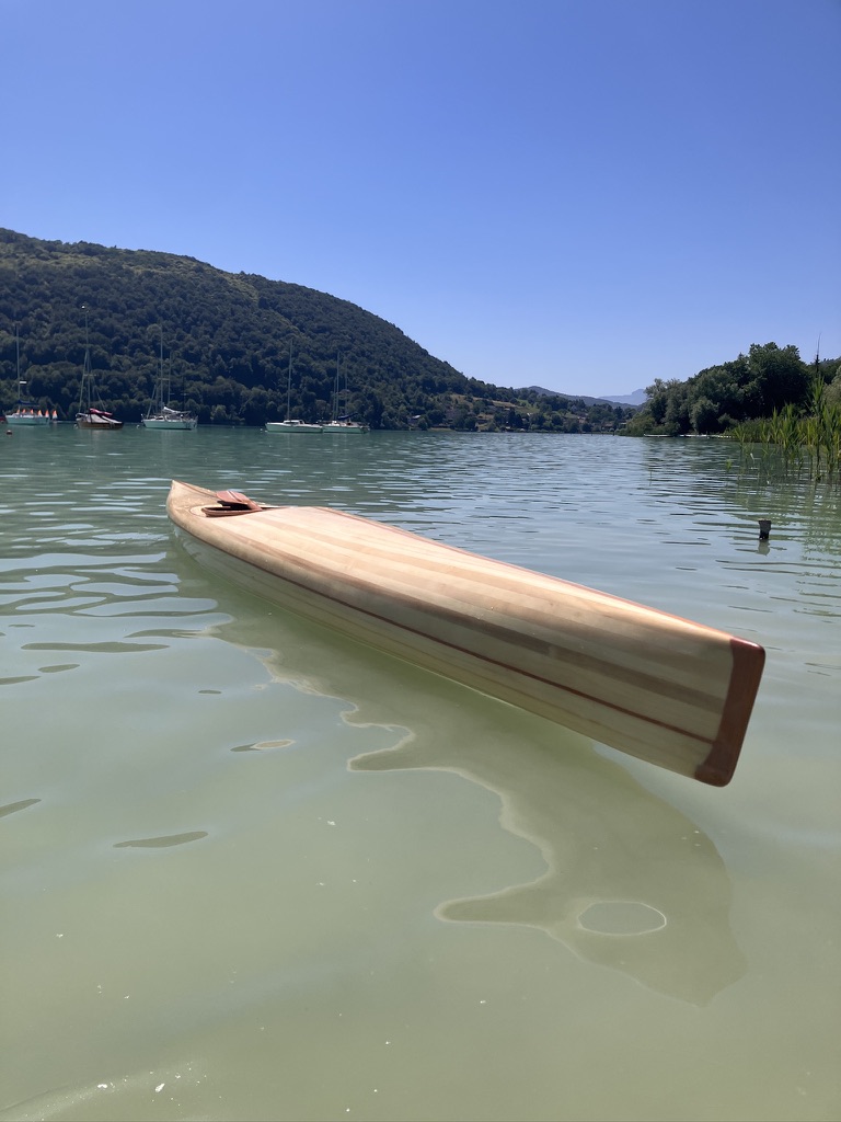 Un kayak est sorti de l'atelier CENT53...